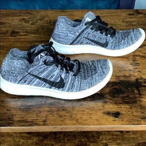 Nike Free Run Flyknit Black Oreo White Sz 6.5